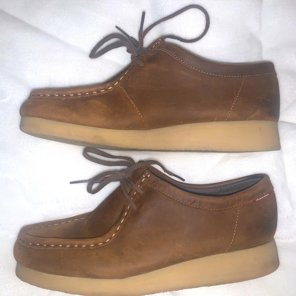 Clark’s Wallabee beeswax women’s size 8